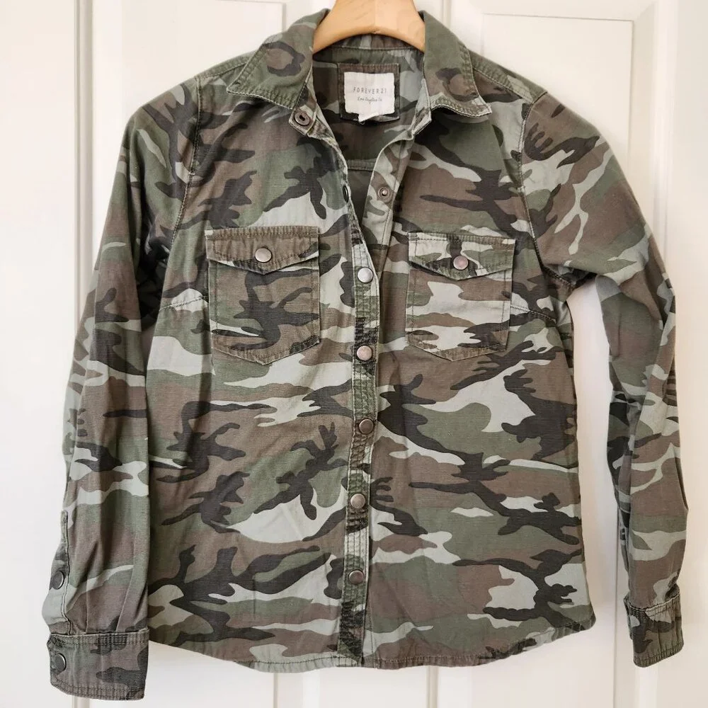 Forever 21 Camouflage Shirt Long Sleeves Snaps Camo Military Utility Edgy Small - Picture 1 of 8